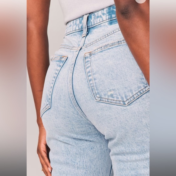 🔸 Abercrombie & Fitch 🔸 “the mom high rise” jeans - Picture 3 of 11